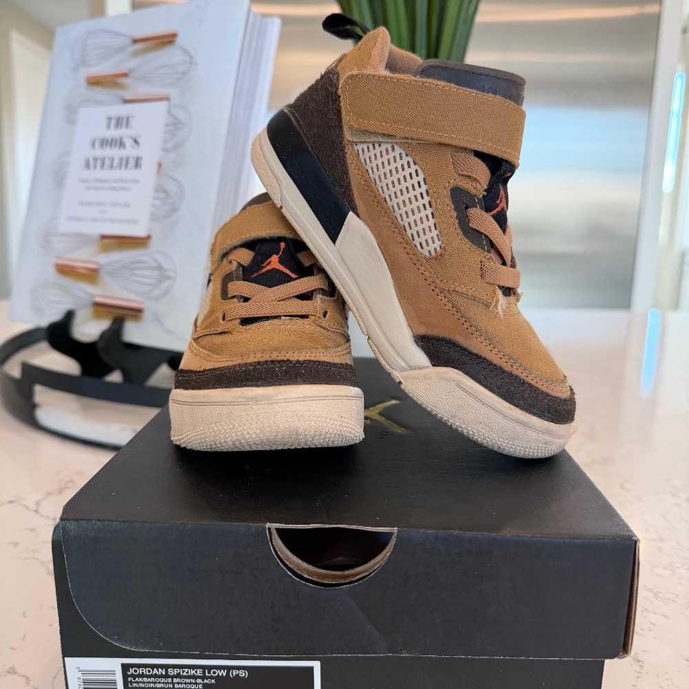 Jordan Spizike Low